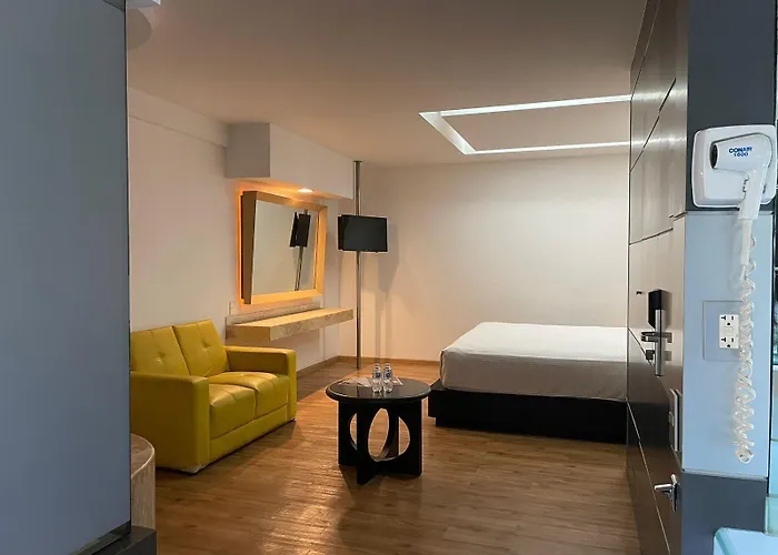 Newport Love hotel